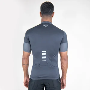 optimizada_4832929 detalle de la costura del jersey de hombre