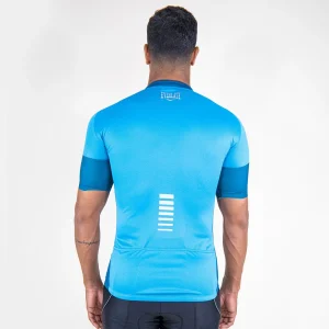 optimizada_4832948 detalle de la parte delantera del jersey de ciclismo