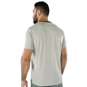optimizada_4839546 detalle de la tela transpirable del t-shirt deportivo
