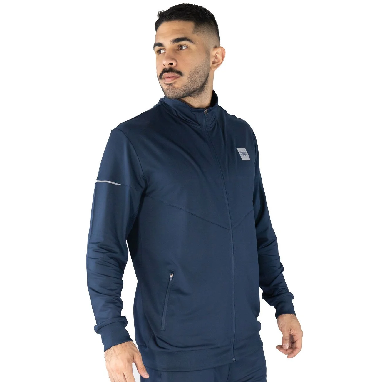 Jacket Everlast Range Deportivo vista frontal del jacket everlast range deportivo con detalles de costura