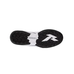 optimizada_4910980 detalle de la zapatilla de futbol Runic con telas transpirables
