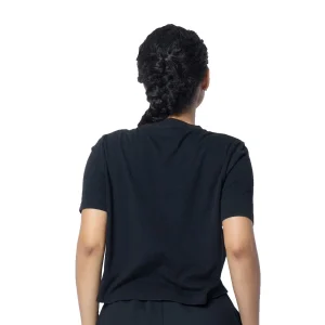 optimizada_4912451 detalles del crop top, corte y diseño