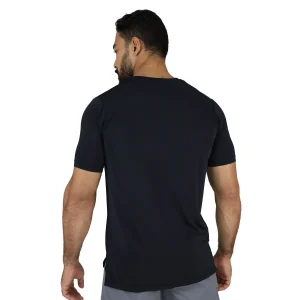 optimizada_4920113 detalle de la tela transpirable del t-shirt everlast