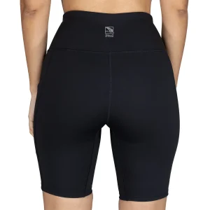 optimizada_4922652 detalle del material transpirable del biker short deportivo