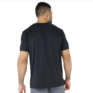optimizada_4924302 detalle de la tela transpirable del t-shirt everlast