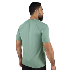 optimizada_4924574 detalle de la tela transpirable del t-shirt deportivo