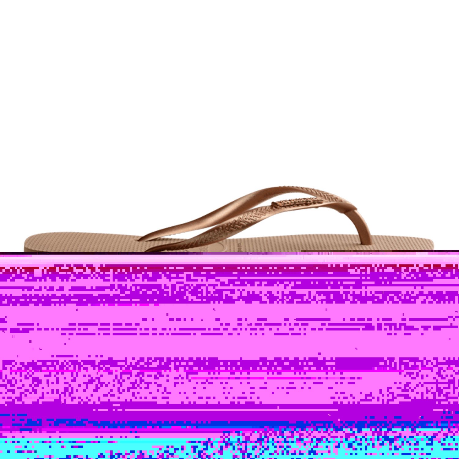 Sandalias Slim Logo Metallic Havaianas Mujer usando sandalias slim logo metallic Havaianas