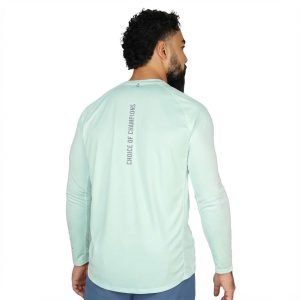 c34ce6b5a5cb9309b57c9654483551c2.jpg detalle de la parte delantera del rashguard