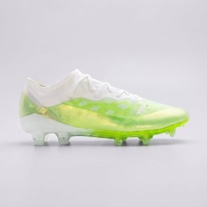 Tacos de futbol Invictus verde Runic - vista lateral